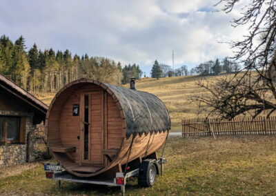 Saunafass mit Blick auf den Kreuzberg - Rhön Fass